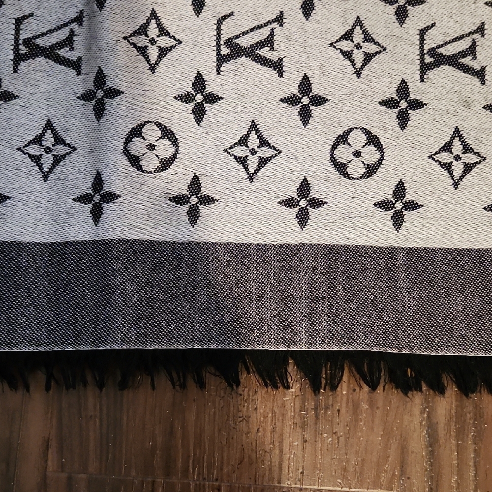 Louis Vuitton Monogram Wool+Silk Scarf/Shawl in Charcol, Silver & Light Grey - Picture 6 of 11
